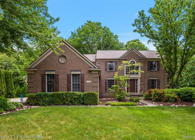 Property at 7363 Oakstone Dr, Clarkston, MI 48348, 4 beds, 3.5 baths