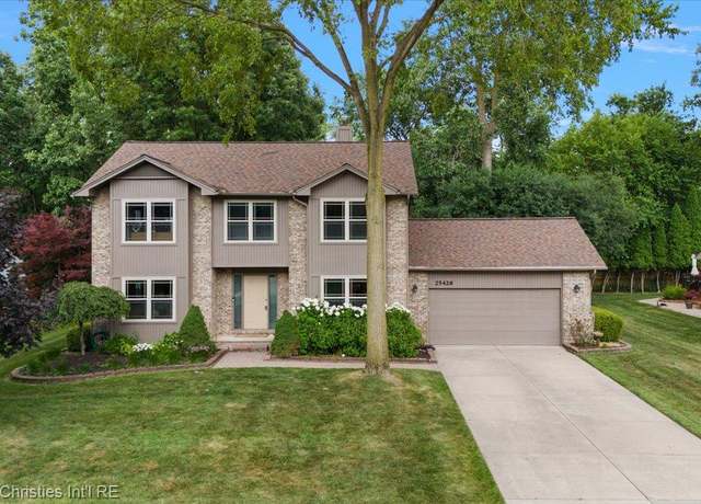 Property at 25426 Lindenwood Ln, Southfield, MI 48033, 3 beds, 3 baths
