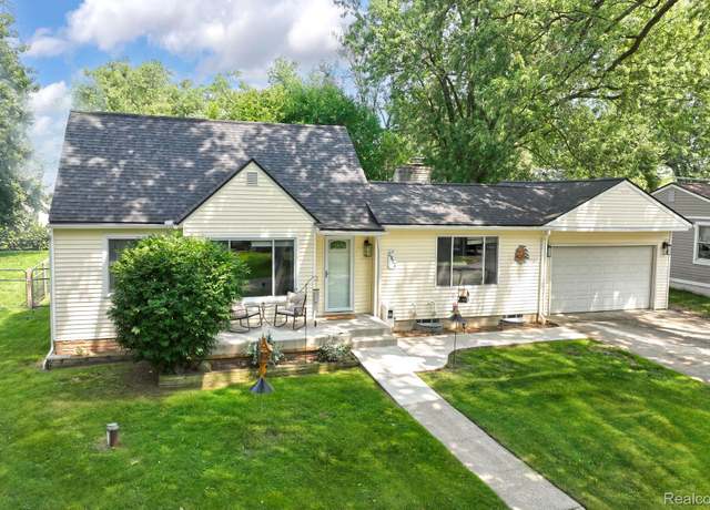 Property at 2813 Motorists Dr, Highland Charter Township, MI 48356, 3 beds, 1.5 baths