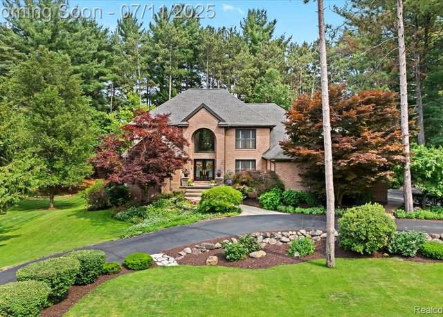 Property at 5523 Hidden Pines Dr, Brighton, MI 48116, 5 beds, 4.5 baths