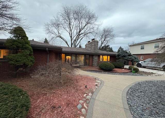 Property at 15865 Crescent Ave, Allen Park, MI 48101, 4 beds, 2.5 baths