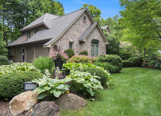 Property at 9832 Kingston Rdg, Clarkston, MI 48348, 5 beds, 3.5 baths