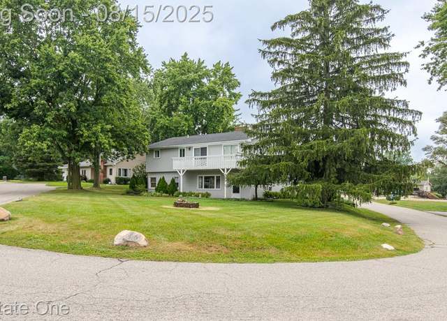 Property at 8640 Lakeview Blvd, Independence Charter Township, MI 48348, 4 beds, 2 baths