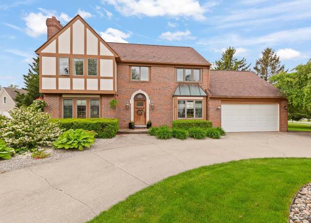 Property at 431 Meadowbrook Dr, Adrian, MI 49221, 4 beds, 2.5 baths