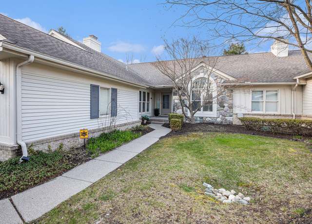 Property at 7529 Danbury Dr, West Bloomfield, MI 48322, 3 beds, 3.5 baths