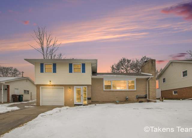 Property at 2200 Rossiter Pl, Lansing, MI 48911, 3 beds, 1.5 baths
