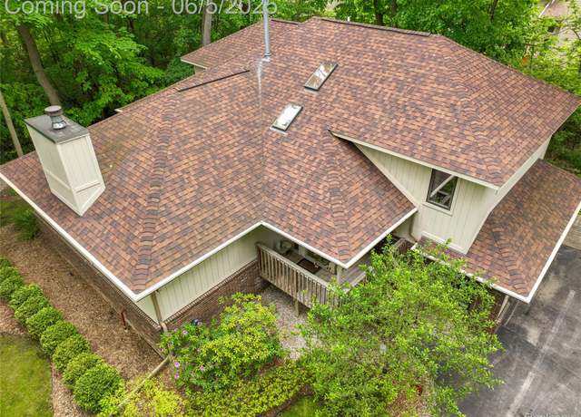 Property at 29915 Ardmore Dr, Farmington, MI 48334, 3 beds, 2.5 baths