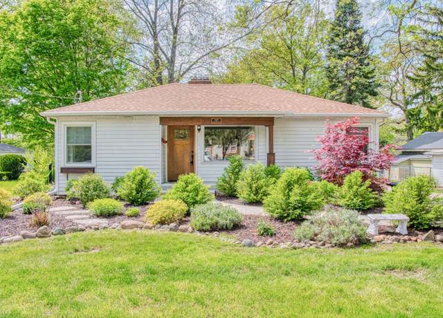 Property at 439 Curwood Dr, Owosso, MI 48867, 3 beds, 2 baths