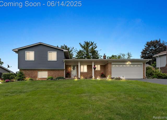 Property at 760 W Oxhill Dr, White Lake, MI 48386, 4 beds, 2.5 baths