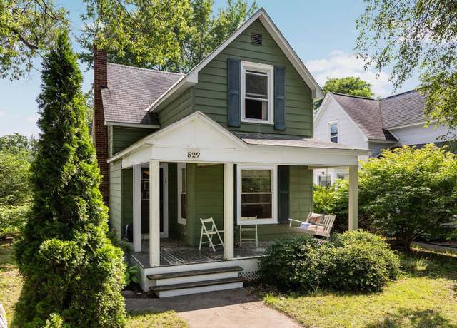 Property at 529 W Tenth St, Traverse City, MI 49684, 3 beds, 1.5 baths