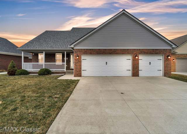 Property at 33433 W Royal Park Dr W, Fraser, MI 48026, 4 beds, 2.5 baths