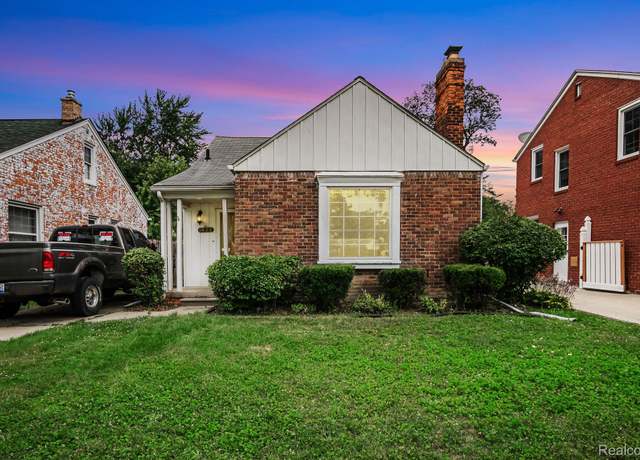 Property at 1422 Hollywood Ave, Grosse Pointe Woods, MI 48236, 3 beds, 2 baths