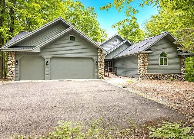 Property at 4492 Forest Trl, Bellaire, MI 49615, 4 beds, 3.5 baths