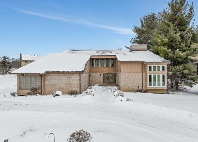 Property at 6040 Fairbrook Dr, West Bloomfield, MI 48322, 4 beds, 2.5 baths