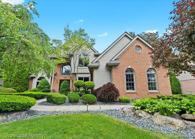 Property at 52890 Seven Oaks Dr, Shelby Twp, MI 48316, 4 beds, 3.5 baths