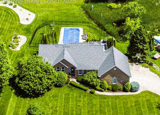 Property at 9465 Shyre Cir, Davison, MI 48423, 4 beds, 3.5 baths
