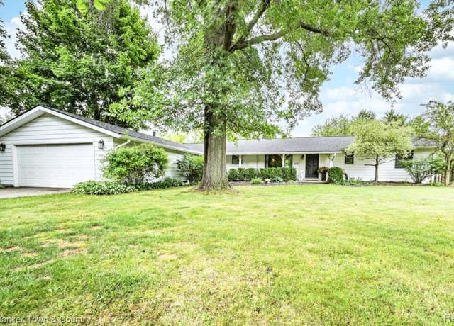 Property at 1072 Willow Ln, Howell, MI 48843, 3 beds, 2.5 baths