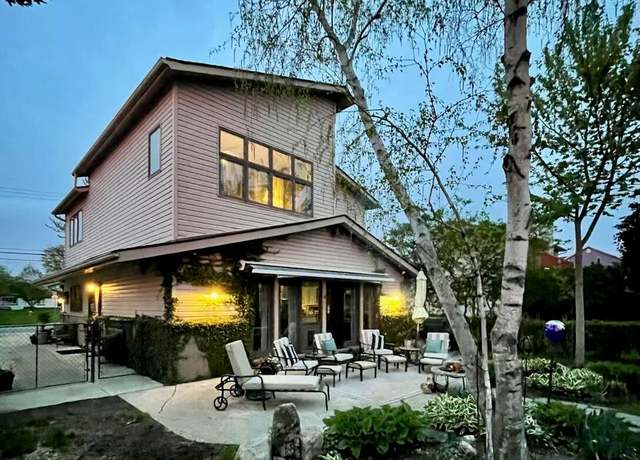 Property at 30500 Bayview Dr, Gibraltar, MI 48173, 4 beds, 3 baths