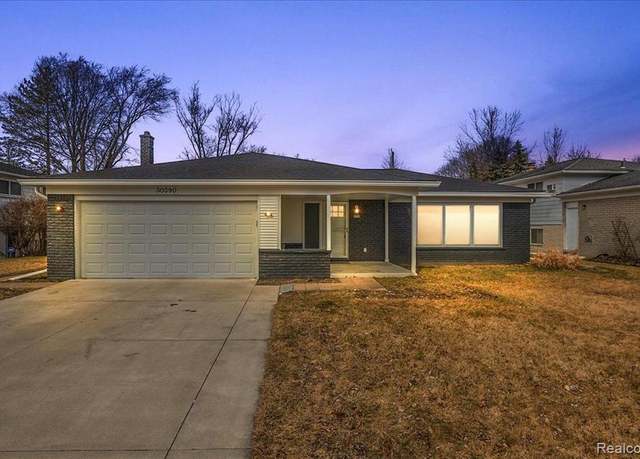 Property at 30390 Red Maple Ln, Southfield, MI 48076, 4 beds, 3.5 baths