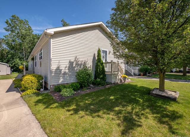 Property at 29703 Vinewood Ln, Gibraltar, MI 48173, 3 beds, 2 baths