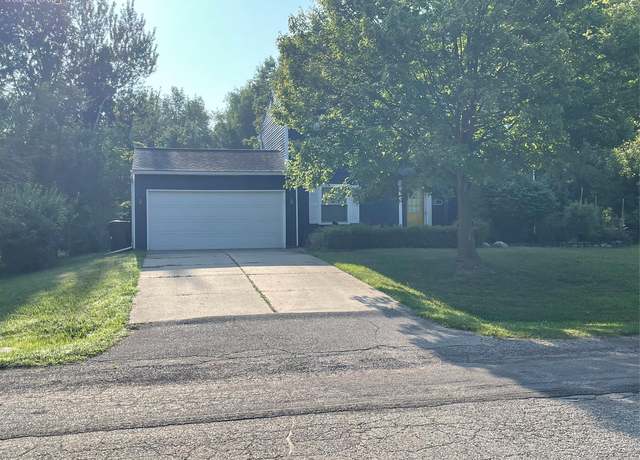 Property at 1811 Henbert Rd, West Bloomfield, MI 48324, 3 beds, 2.5 baths