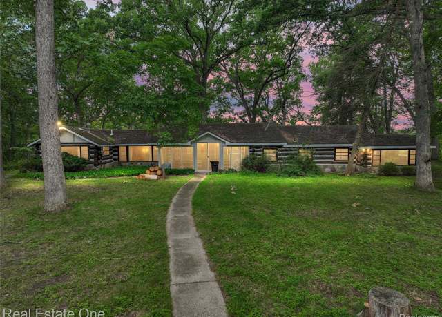 Property at 3511 Sutton Ln, Commerce Twp, MI 48390, 3 beds, 1.5 baths