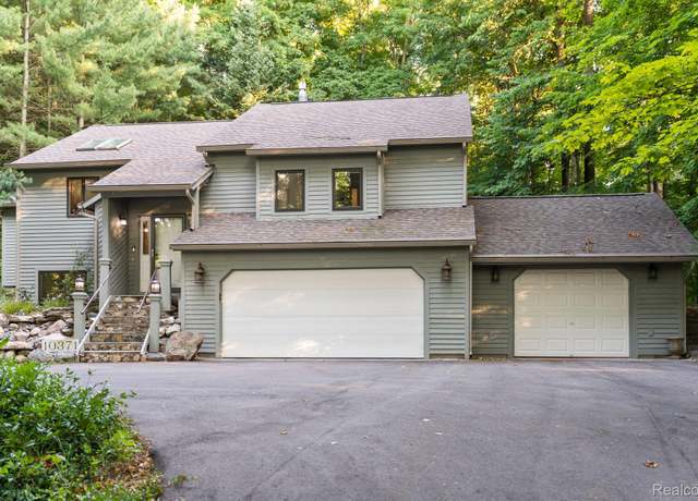 Property at 10371 Deerpath N, Traverse City, MI 49685, 4 beds, 3 baths