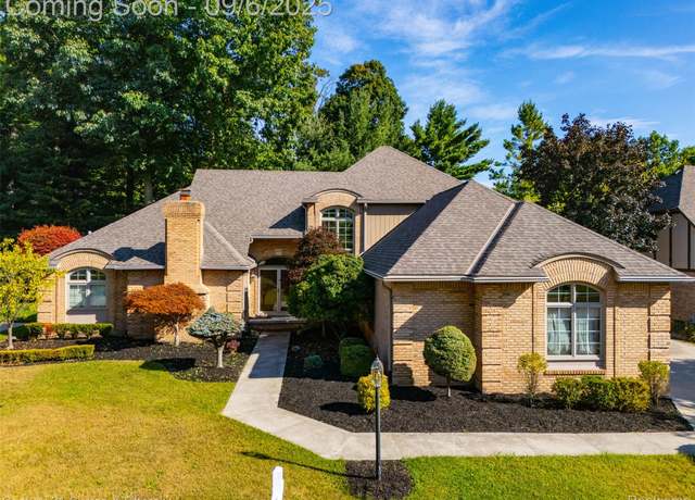 Property at 9039 Oakridge Trail Trl, Shelby Charter Township, MI 48317, 4 beds, 3.5 baths