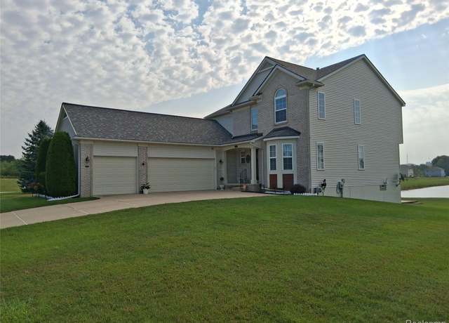 Property at 415 Lake Laura Dr, Pontiac, MI 48341, 4 beds, 2.5 baths