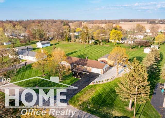 Property at 200 Elmwood Dr, Corunna, MI 48817, 3 beds, 2.5 baths