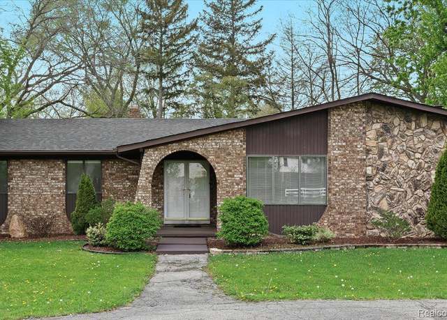 Property at 20937 Halsted Rd, Farmington Hills, MI 48335, 3 beds, 2 baths