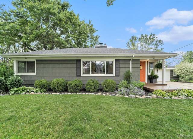 Property at 5690 Corunna Ave, Clarkston, MI 48346, 2 beds, 1.5 baths