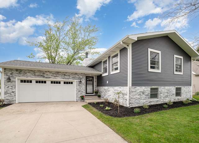 Property at 1254 Queensway Dr, Lake Isabella, MI 48893, 5 beds, 3 baths