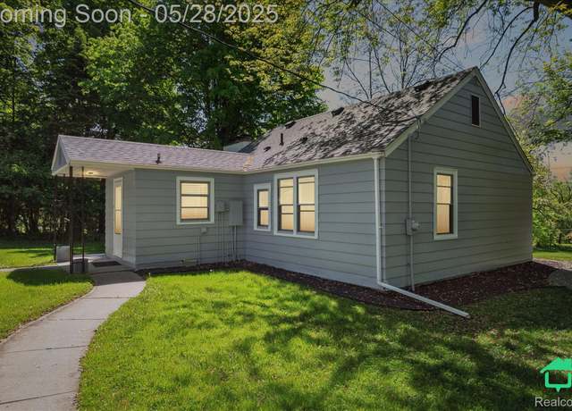 Property at 32590 W Eleven Mile Rd, Farmington, MI 48336, 2 beds, 1 bath