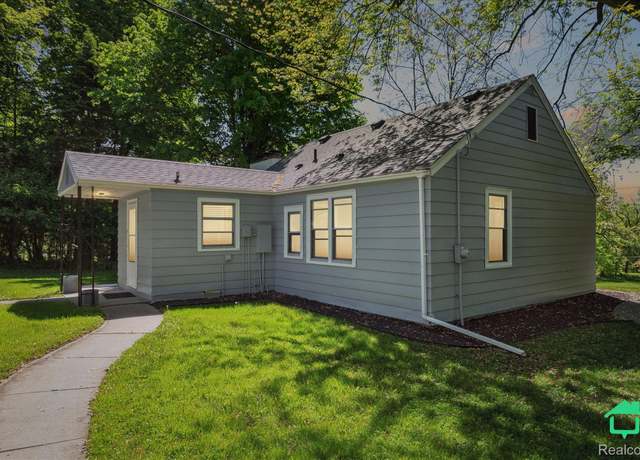 Property at 32590 W Eleven Mile Rd, Farmington, MI 48336, 2 beds, 1 bath