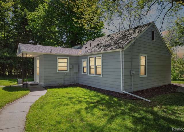 Property at 32590 W Eleven Mile Rd, Farmington, MI 48336, 2 beds, 1 bath