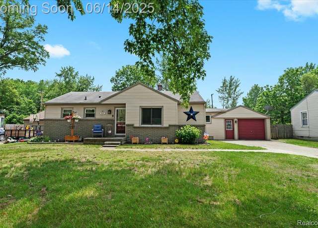Property at 39185 Chase St, Romulus, MI 48174, 3 beds, 1 bath