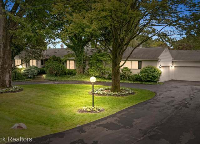 Property at 130 Endicott Rd, Bloomfield Hills, MI 48304, 4 beds, 5 baths
