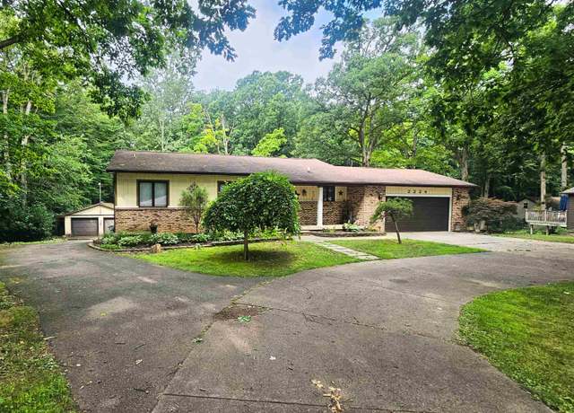 Property at 2224 Delwood Dr, Clio, MI 48420, 3 beds, 2 baths
