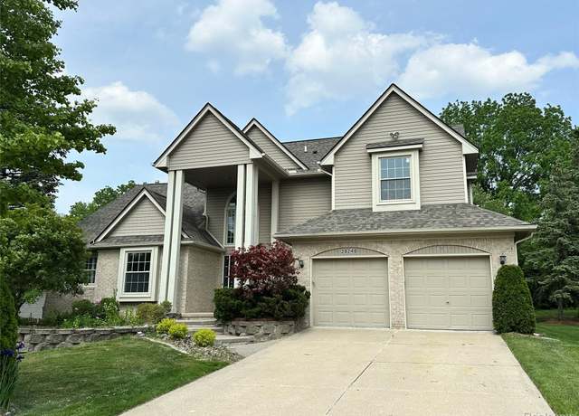 Property at 28240 Golf Pointe Blvd, Farmington Hills, MI 48331, 4 beds, 3.5 baths