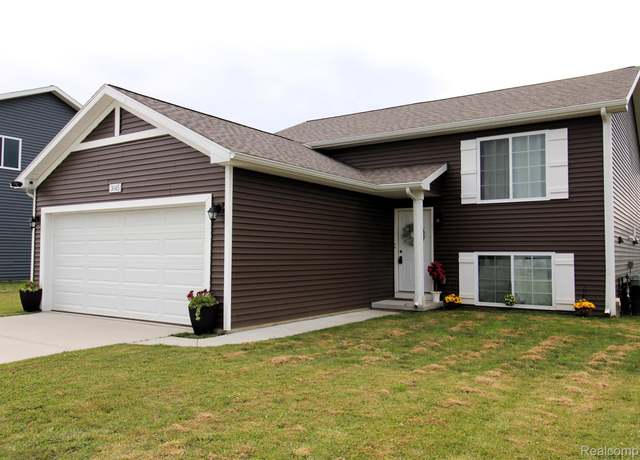 Property at 3045 Ivy Wood Cir, Howell, MI 48855, 3 beds, 2 baths