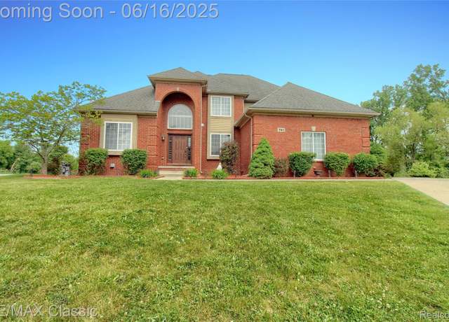 Property at 761 Nissen Ct, Wixom, MI 48393, 4 beds, 3.5 baths