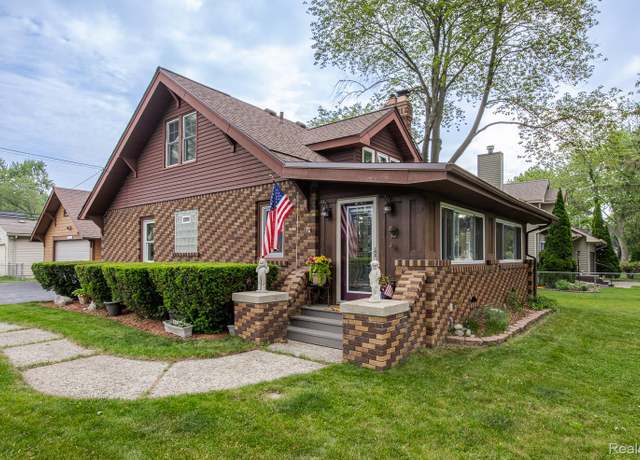 Property at 284 W Clarkston Rd, Lake Orion, MI 48362, 3 beds, 3 baths