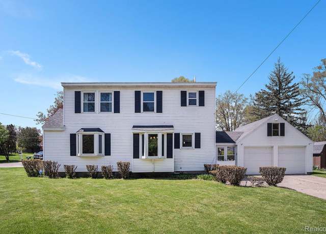 Property at 1223 Ridgeway St NE, Grand Rapids, MI 49505, 5 beds, 3 baths