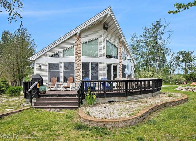Property at 8721 Bayview Rd, Onekama Village, MI 49675, 3 beds, 2.5 baths