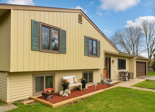 Property at 3640 N Shimmons Cir, Auburn Hills, MI 48326, 4 beds, 3 baths