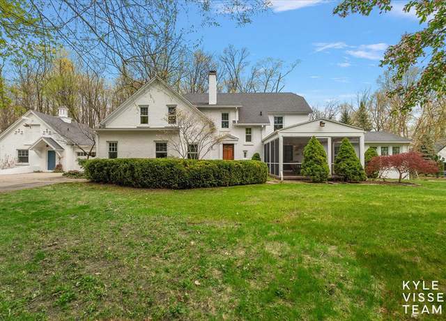Property at 2630 Reeds Lake Ct SE, Grand Rapids, MI 49506, 5 beds, 4.5 baths