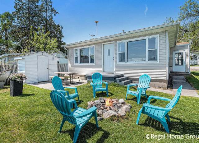Property at 271 Pine Dr, Greenville, MI 48838, 3 beds, 1 bath