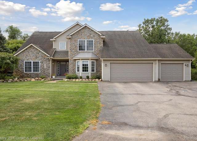 Property at 4025 Forest Edge Dr, Commerce Charter Township, MI 48382, 4 beds, 3.5 baths