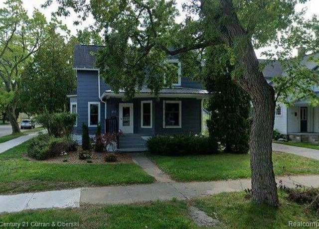 Property at 403 W 11th St, Traverse City, MI 49684, 4 beds, 2 baths